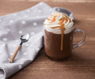 Chocolate quente com caramelo mou