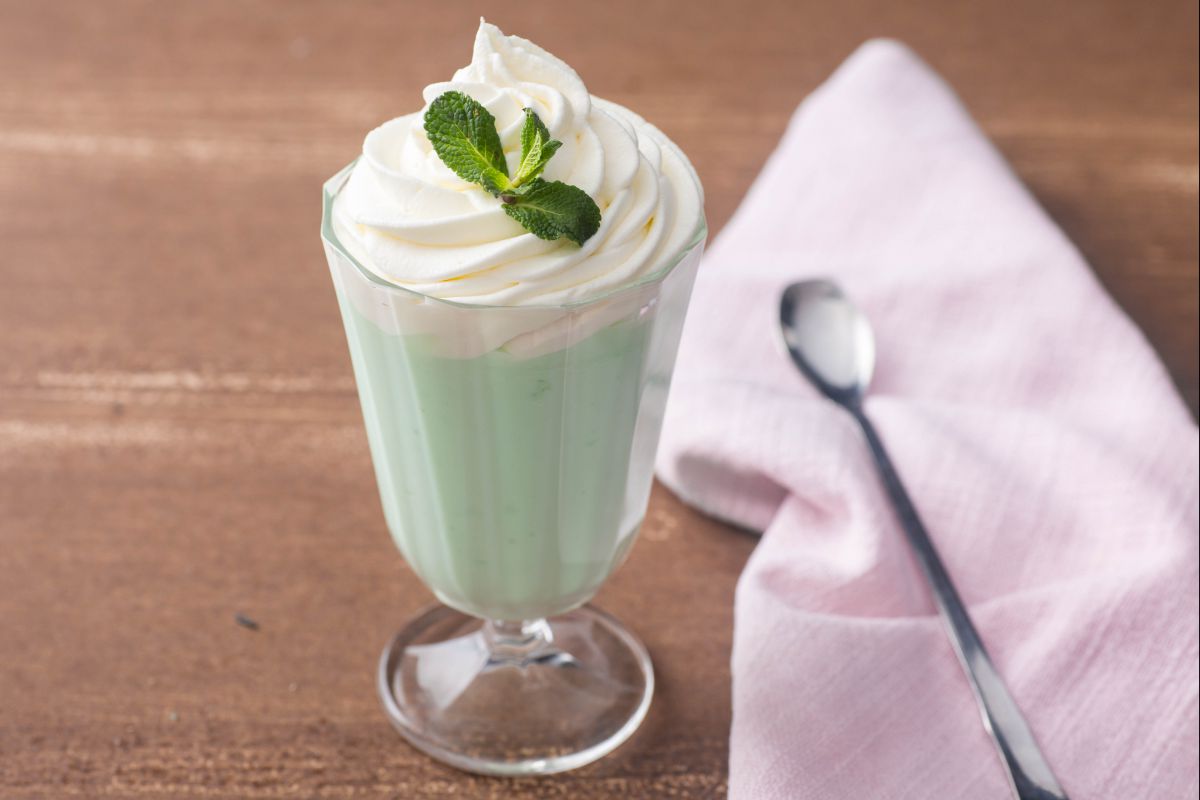 Chocolate quente branco com menta