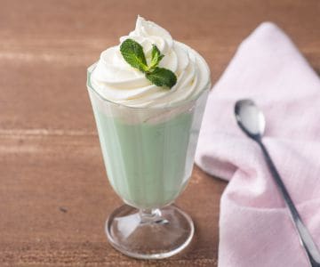 Chocolate quente branco com menta