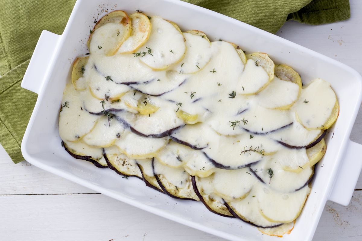 Berinjela assada com batatas