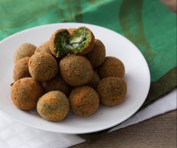 Almôndegas com folhas de nabo