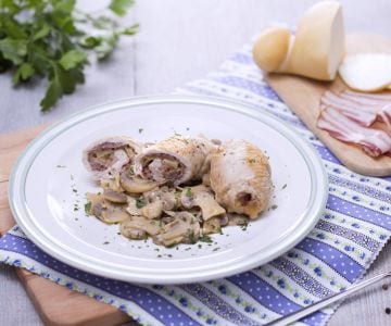 Rolinhos de peru recheados com cogumelos Champignon