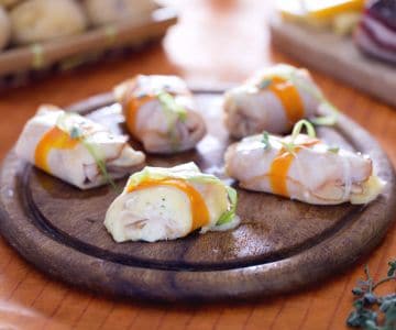 Rolinhos de peru com batatas, ricota e bacon
