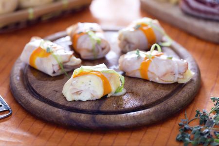 Rolinhos de peru com batatas, ricota e bacon