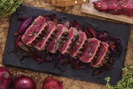 Tagliata com cebolas agridoce