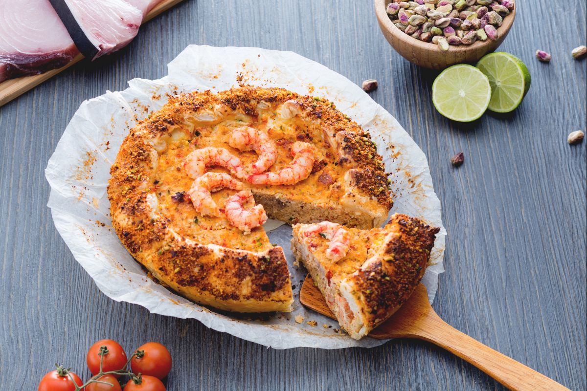 Folhado com peixe-espada e camarões