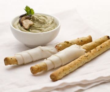 Grissini de azeitonas com porcini e lardo