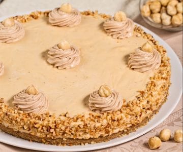 Cheesecake caramelo e avelãs