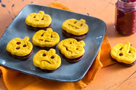 Biscoitos bicolores de cacau e abóbora