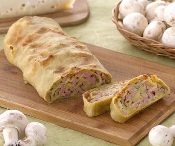 Strudel salgado com presunto, cogumelos e fontina