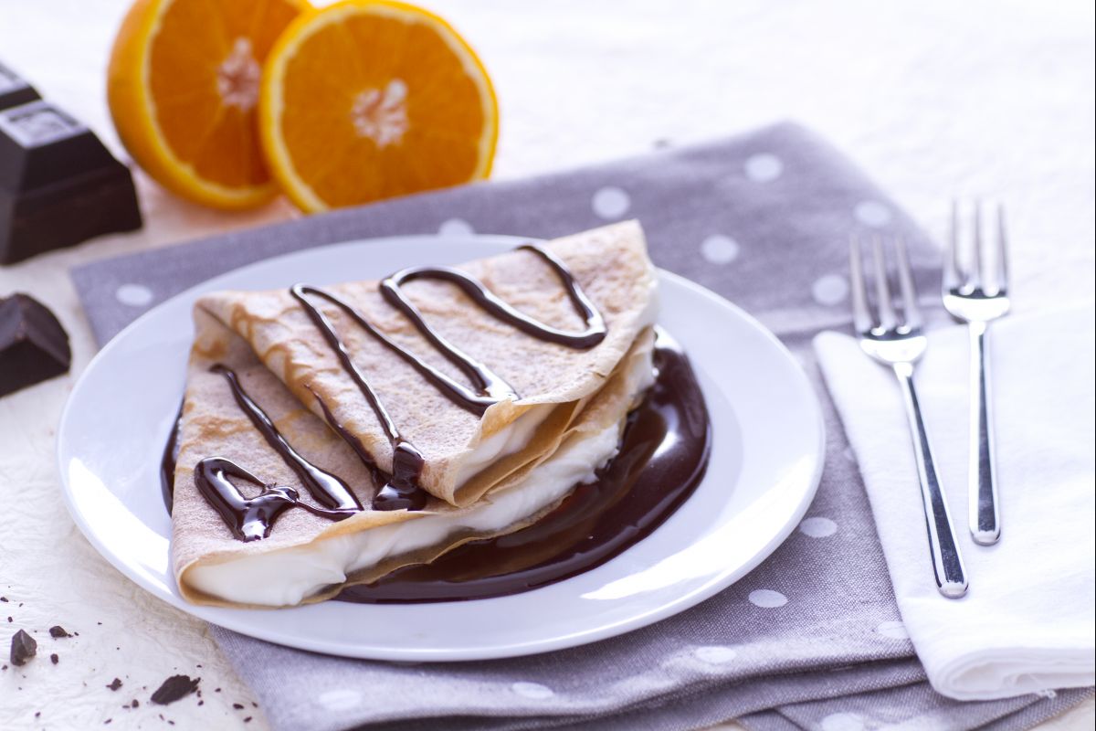 Crepe de farinha de castanha com mascarpone e ganache de chocolate