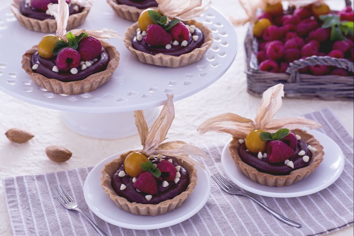 Tortinhas de cacau com amêndoas e creme de chocolate