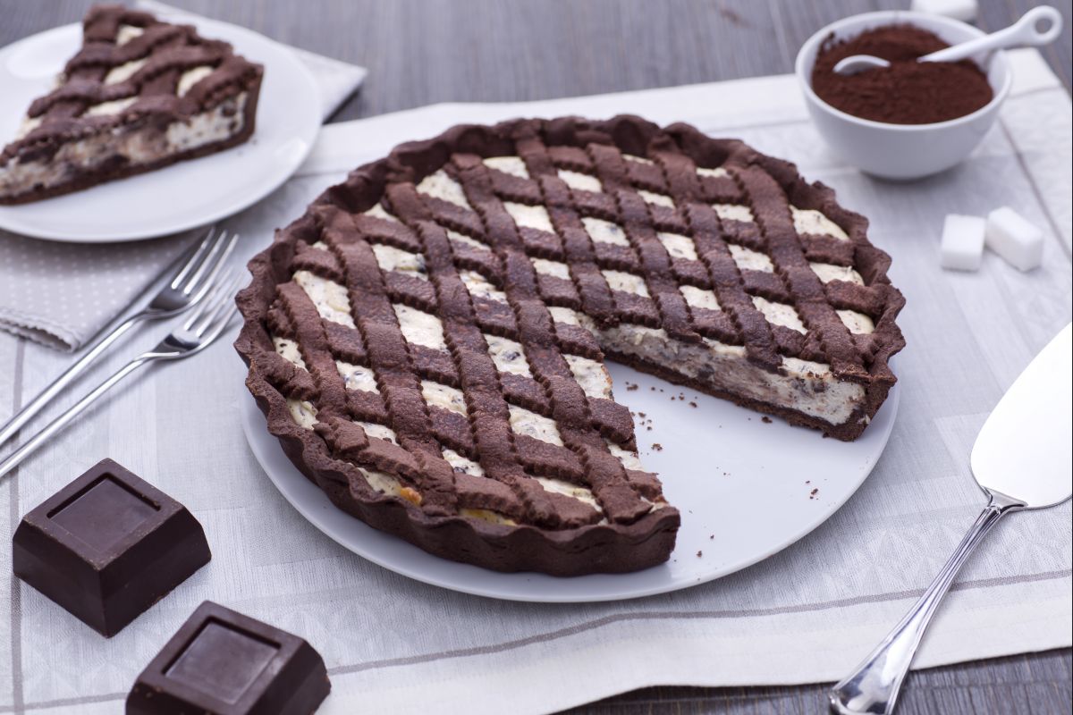 Torta de cacau com creme de ricota e chocolate