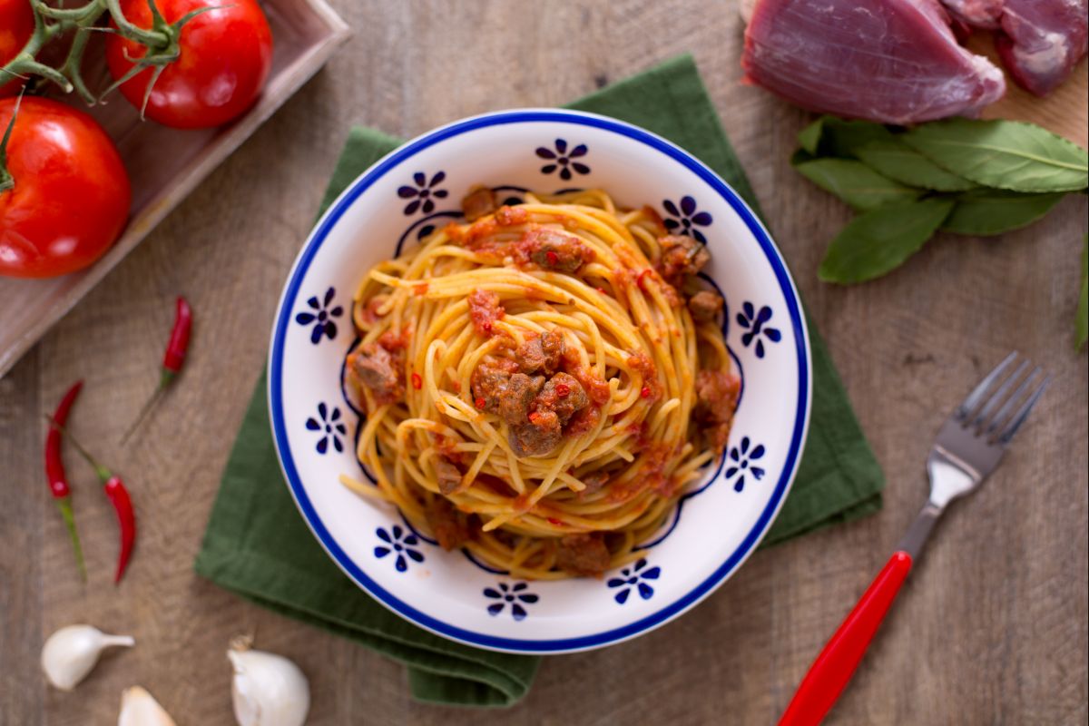 Vermicelli com carne e molho picante