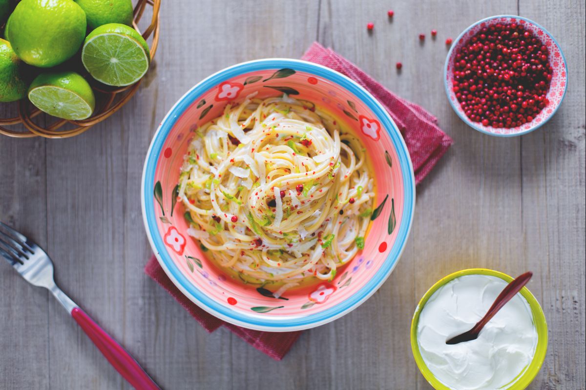 Vermicelli com limão e pimenta rosa