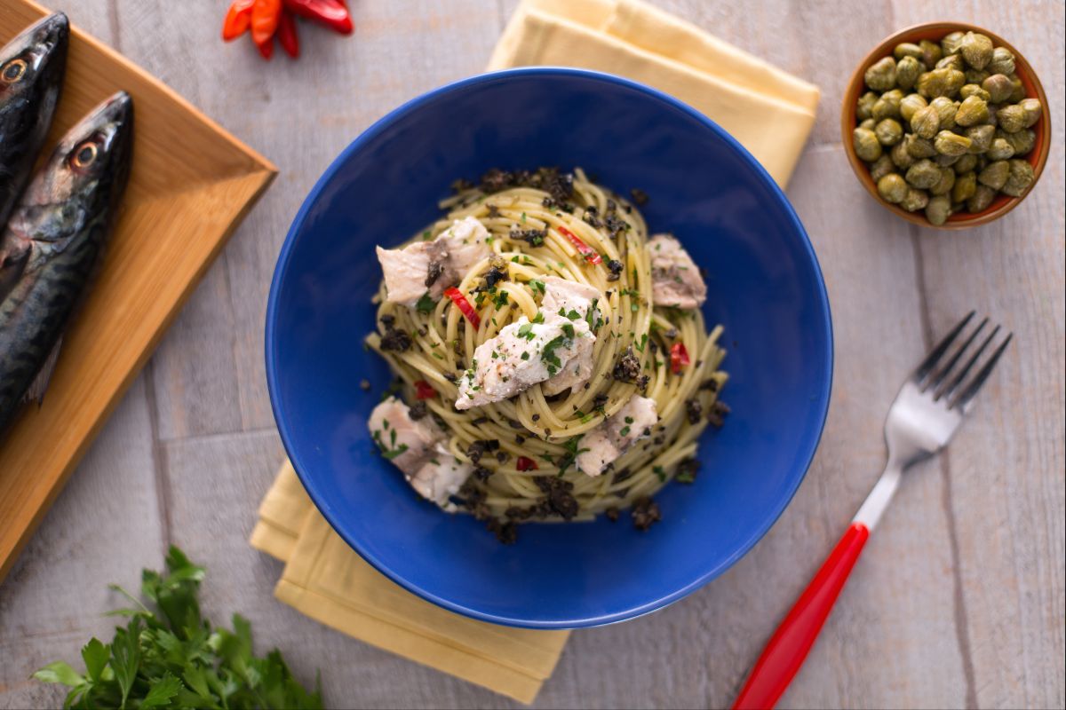 Massa com tapenade e cavala