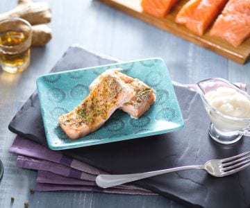 Filé de salmão com pimenta verde, gengibre e limão