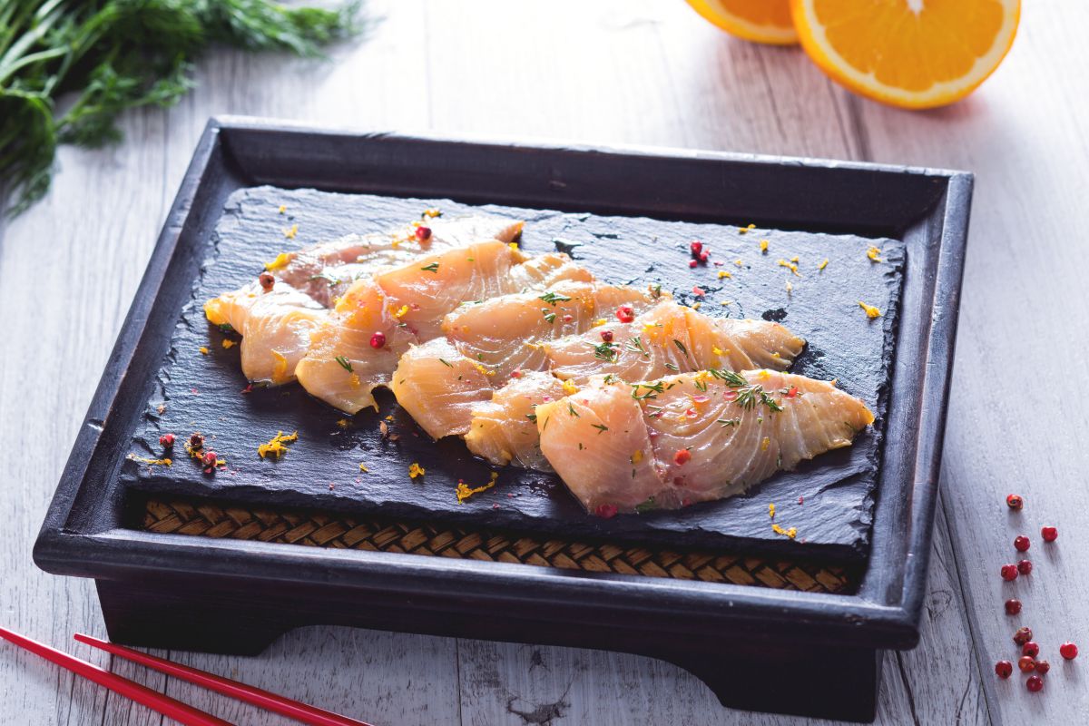 Carpaccio de olho-de-boi marinado em molho de soja