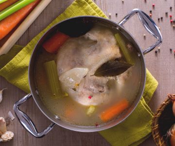 Caldo de galinha (ou frango)