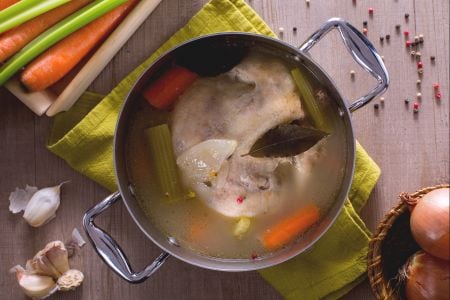 Caldo de galinha (ou frango)