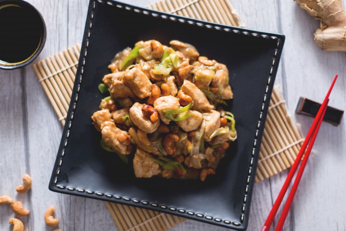 Frango com castanhas de caju