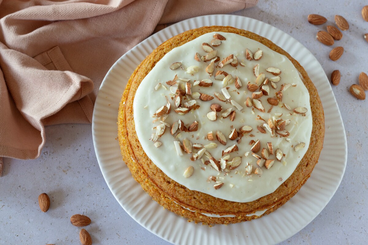 Bolo de cenoura e amêndoas