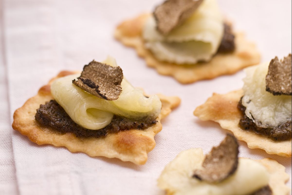 Folhados com Caciocavallo e trufa