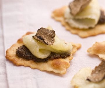 Folhados com Caciocavallo e trufa