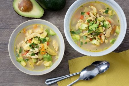 Sopa de frango e abacate