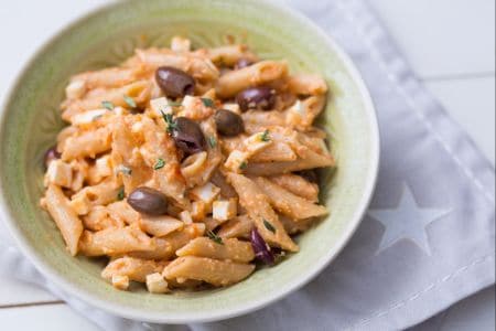 Massa com pesto de amêndoas e tomatinhos confit