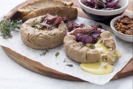 Galette com camembert e cebolas à Bordeaux