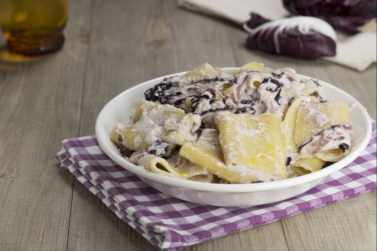 Paccheri com radicchio e fonduta de fontina
