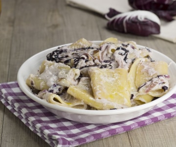 Paccheri com radicchio e fonduta de fontina