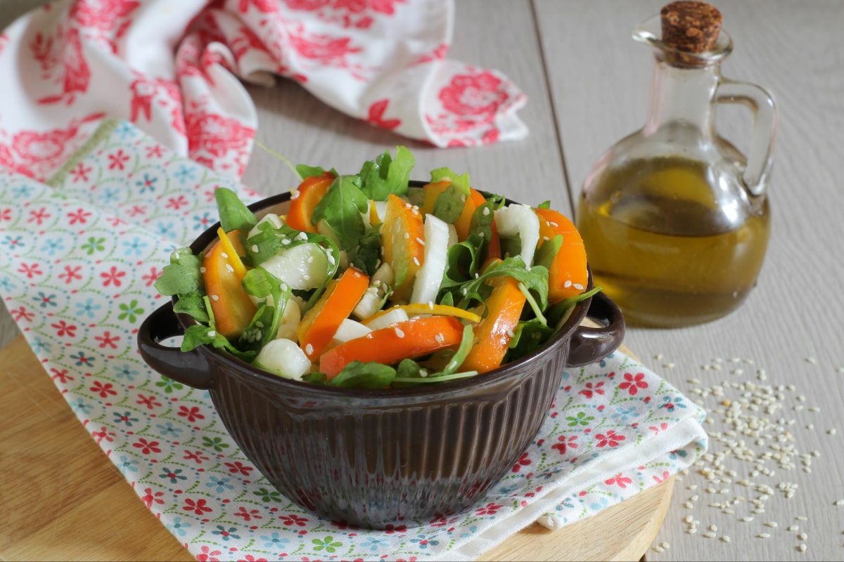 Salada de caqui, rúcula e funcho