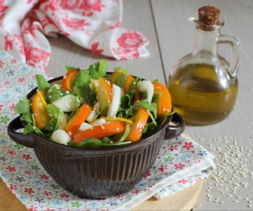Salada de caqui, rúcula e funcho
