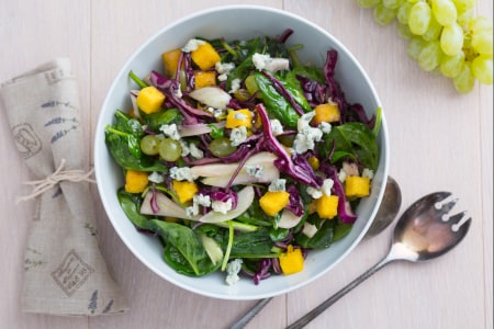 Salada de inverno com croutons de polenta
