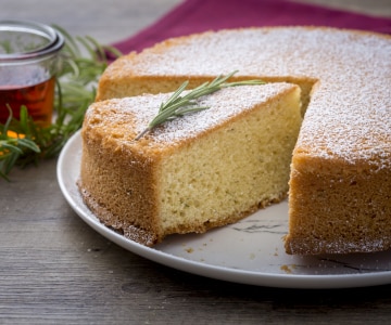 Torta de rum e alecrim