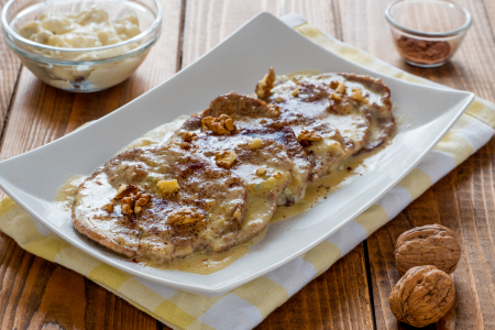 Escalopes ao gorgonzola com nozes e cacau