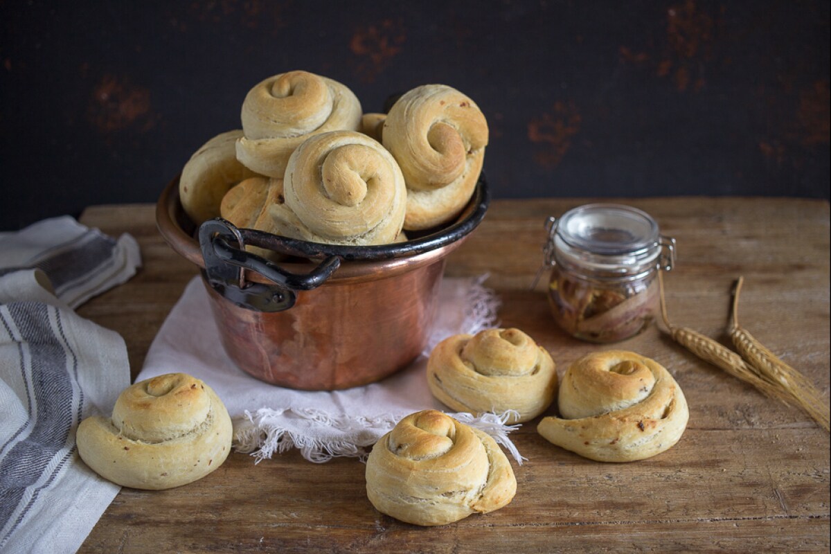 Pãezinhos macios com anchovas