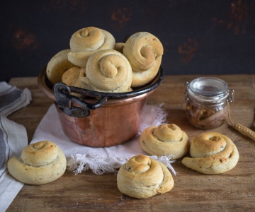 Pãezinhos macios com anchovas