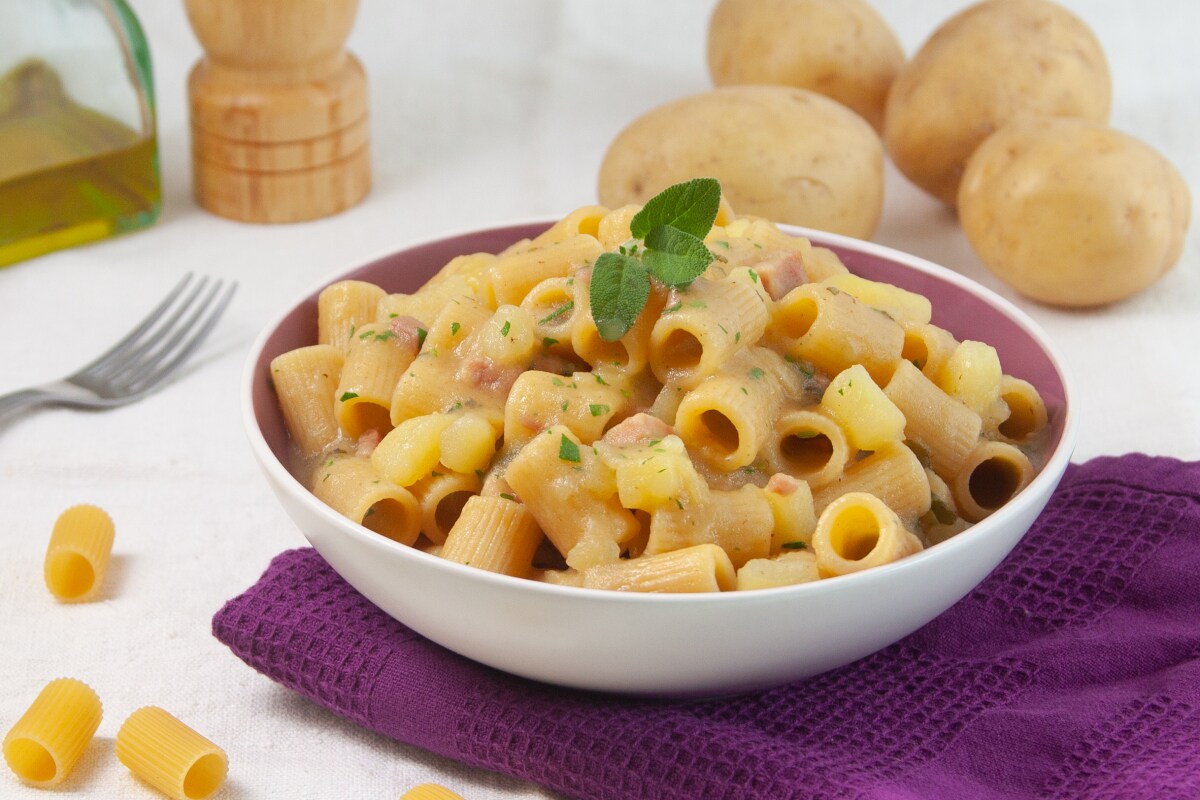 Macarrão com batata e presunto