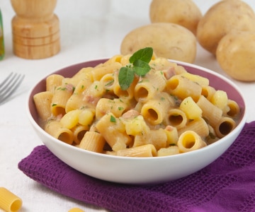 Macarrão com batata e presunto