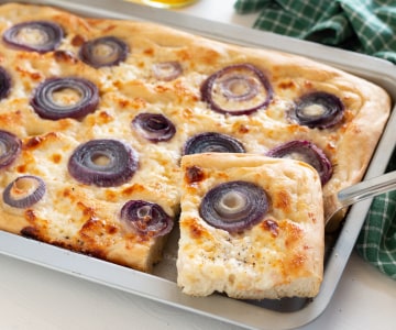 Focaccia com cebolas e stracchino