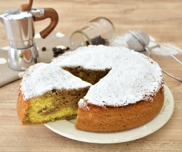 Bolo mesclado de coco e café