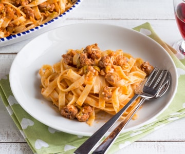 Tagliatelle com cebolinha e linguiça
