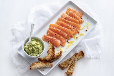 Carpaccio de salmão com guacamole de limão