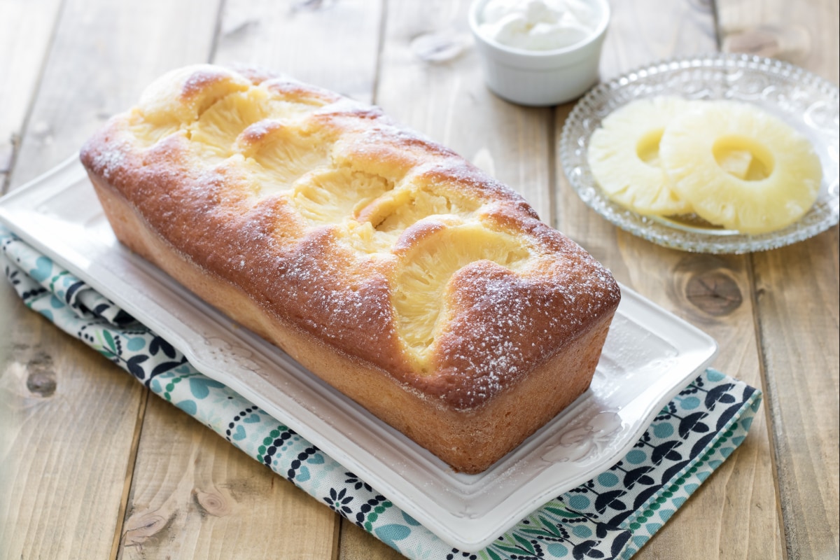 Bolo de abacaxi e iogurte grego