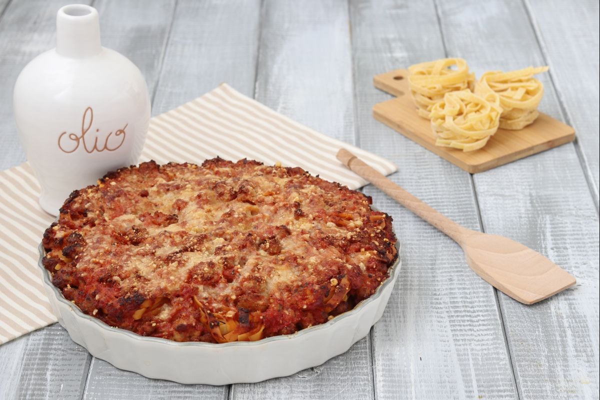 Ninhos de tagliatelle ao ragù de linguiça