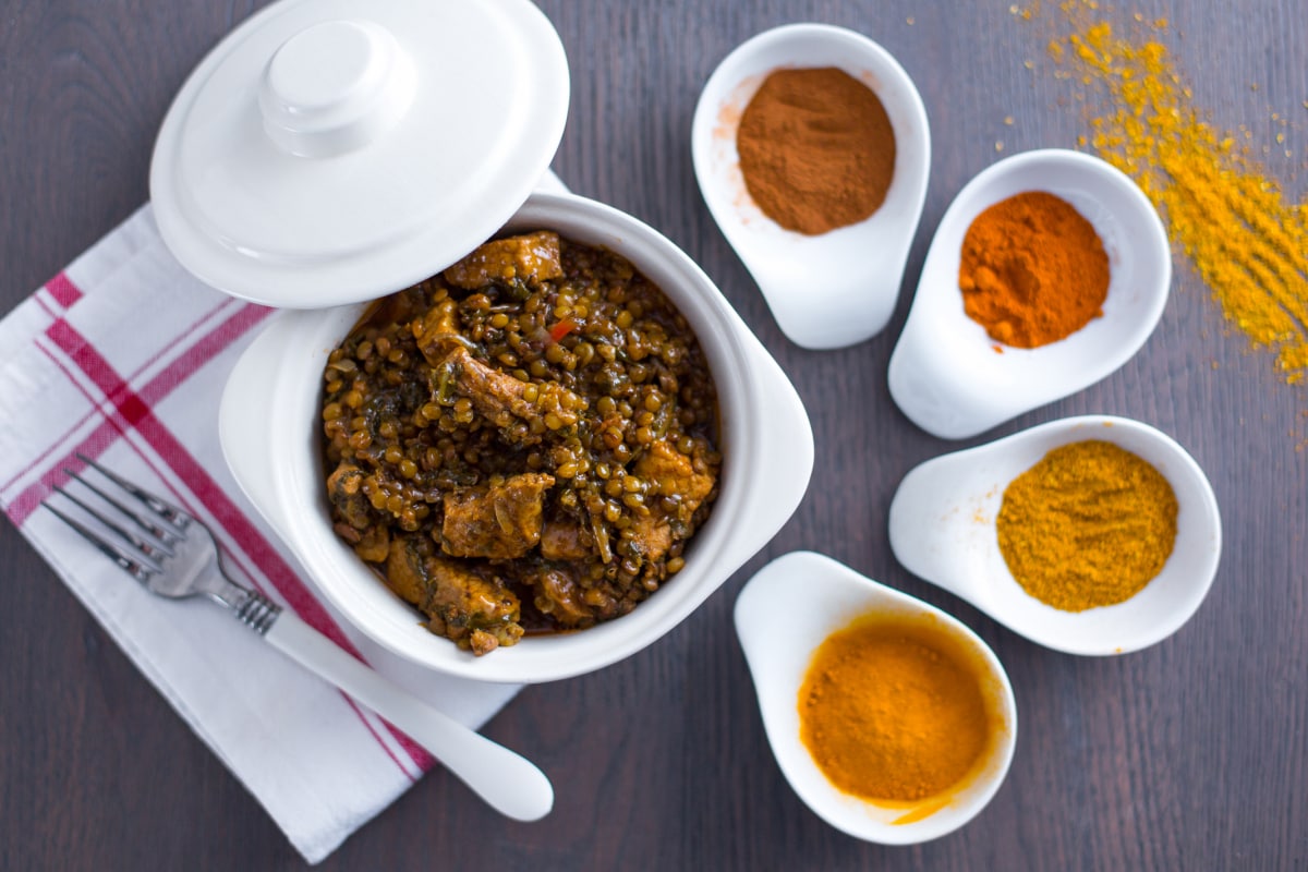 Guisado de porco com lentilhas temperadas