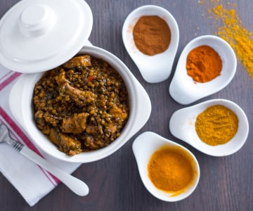 Guisado de porco com lentilhas temperadas